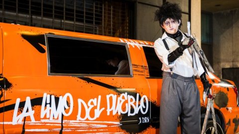 Dillom llegó a su fiesta de Halloween en una limusina naranja y se robó todas las miradas