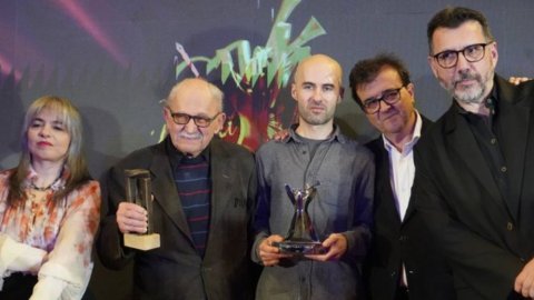 “Cuaderno inglés”, de Daniel Morales, obra ganadora del 28° Premio Clarín Novela