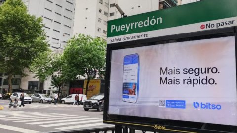 Bitso sale a la calle junto al equipo de medios de Super