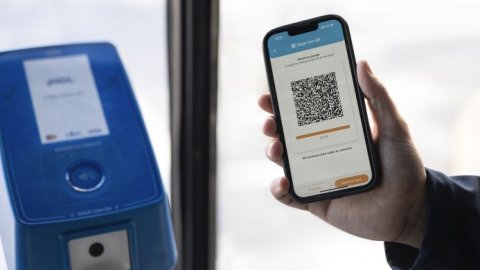 Ya se pagan más de 1 millón de viajes diarios en colectivo con el QR y las tarjetas del Banco Nación