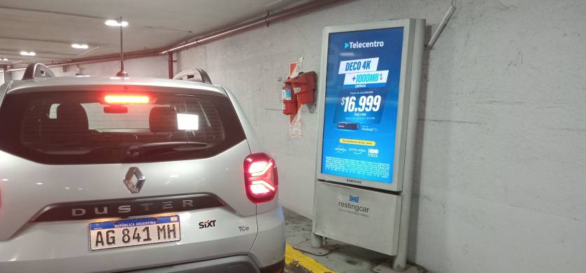 Resting Car redefine el “under” y se posiciona como soporte estratégico en vía pública