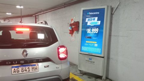 Resting Car redefine el “under” y se posiciona como soporte estratégico en vía pública