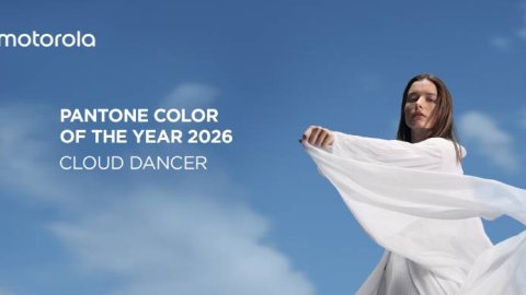 Motorola y Pantone presentan Cloud Dancer, el Color del Año 2026