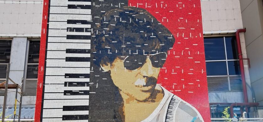 El mural de Charly por dentro: los materiales de alta performance que hicieron posible este homenaje urbano
