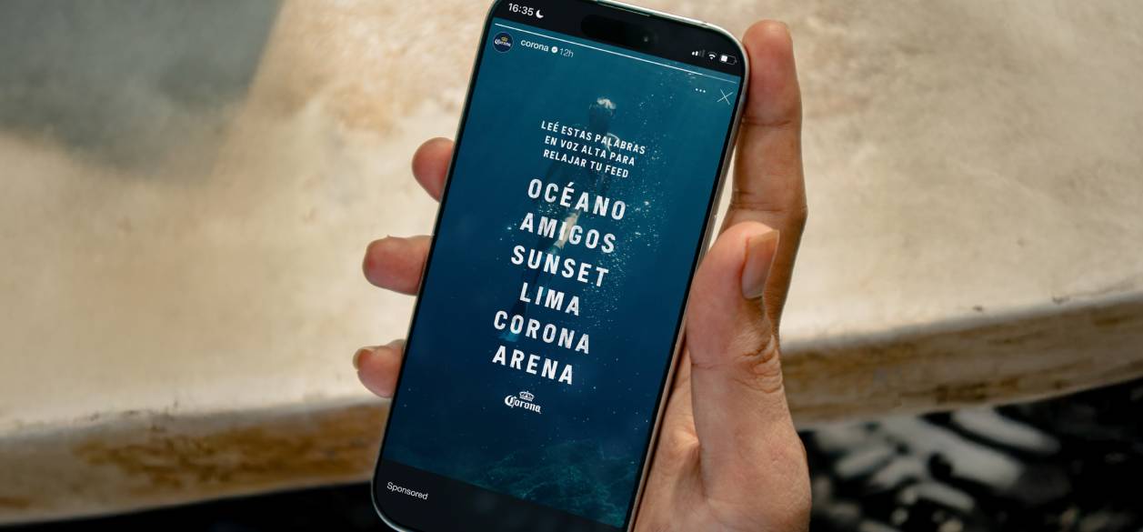 Corona presenta una campaña para repensar el consumo de contenido en redes sociales