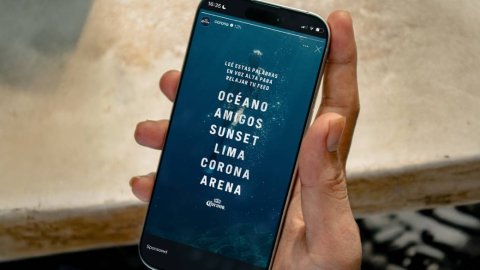 Corona presenta una campaña para repensar el consumo de contenido en redes sociales