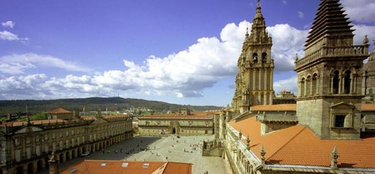KLM lanza nuevas rutas a España: Oviedo y Santiago de Compostela