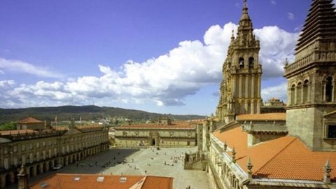 KLM lanza nuevas rutas a España: Oviedo y Santiago de Compostela