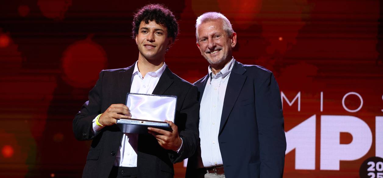 Manuel Trípano recibió el Premio Inspiración en los Olimpia 2025