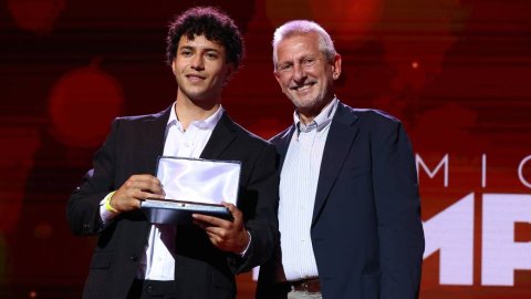 Manuel Trípano recibió el Premio Inspiración en los Olimpia 2025