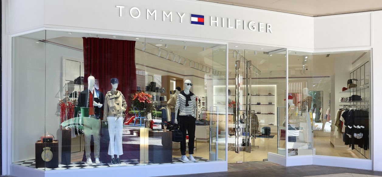 Palmas del Pilar suma a TOMMY HILFIGER y potencia su propuesta de moda