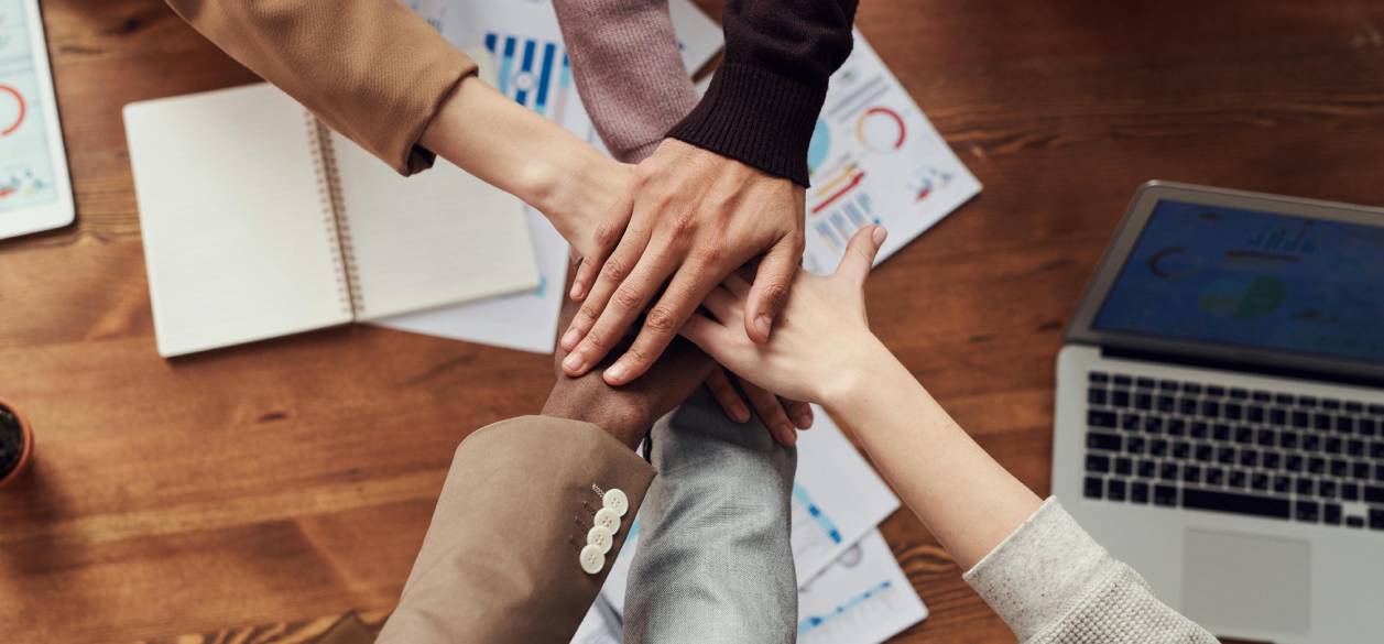 De Excel a plataformas digitales: cómo las pymes transforman la evaluación de desempeño