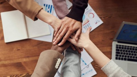 De Excel a plataformas digitales: cómo las pymes transforman la evaluación de desempeño