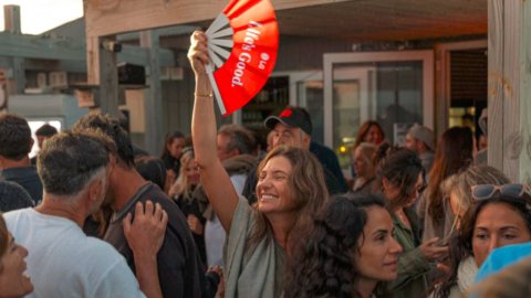 LG inauguró el verano en Costa Esmeralda con una experiencia sunset junto al mar
