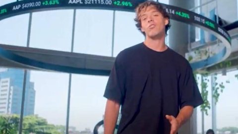 De la mano de Gloss, Cocos lanza una campaña protagonizada por Santi Maratea