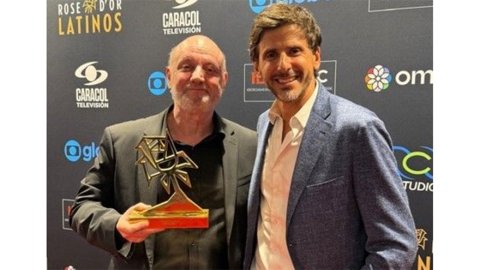 Darío Turovelzky entregó el Rose d’Or a la trayectoria a Juan José Campanella