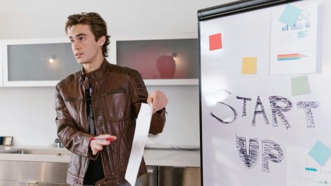Cómo el modelo de talento basado en upskilling y reskilling está transformando la comunicación estratégica