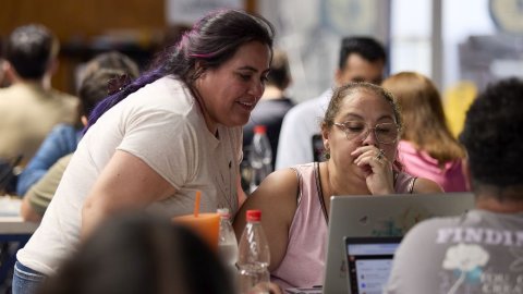 Quilicura “apaga” la IA: 50 vecinos responden al mundo con inteligencia humana para frenar el consumo de agua