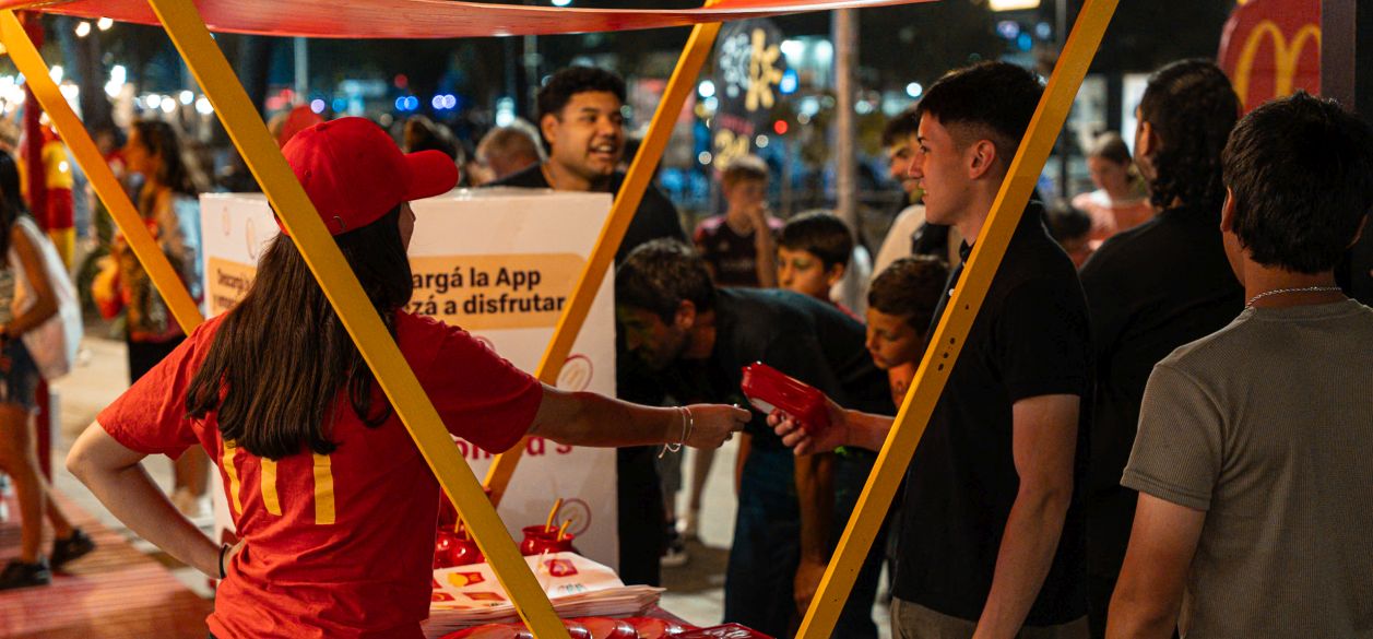 Entretenimiento y conexión: la propuesta de McDonald’s junto a CAS para el verano