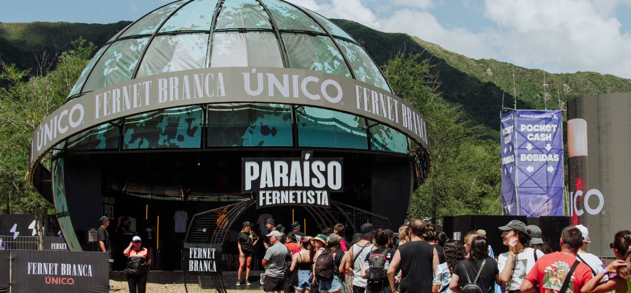 Magnética materializó El Mundo de Branca en Cosquín Rock 2026 con una instalación de alto impacto