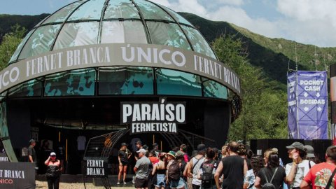 Magnética materializó El Mundo de Branca en Cosquín Rock 2026 con una instalación de alto impacto