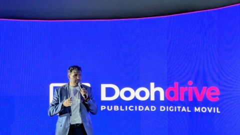 Lanzan Doohdrive, la primera plataforma de publicidad digital en taxis de CABA