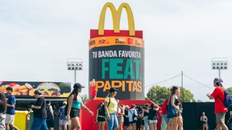 McDonald’s eleva su experiencia en Lollapalooza con una hamburguesa exclusiva y el local más grande del país