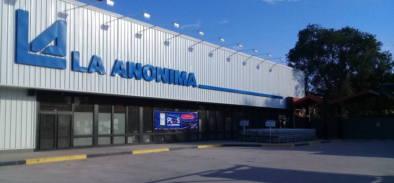 La Anónima adquiere 12 hipermercados de Grupo Libertad y acelera su expansión en el país