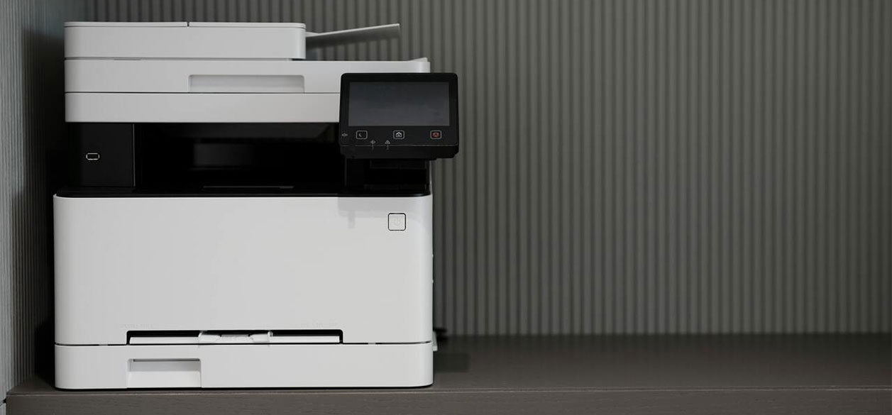 Guía de Selección de Impresión: ¿Láser a color o Monocromo? La decisión que impacta tu flujo de caja