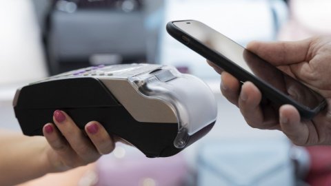 Apple Pay y Google Pay marcan el ritmo el de los pagos digitales: Lyra impulsa su adopción con tasas de aprobación del 96% en Colombia