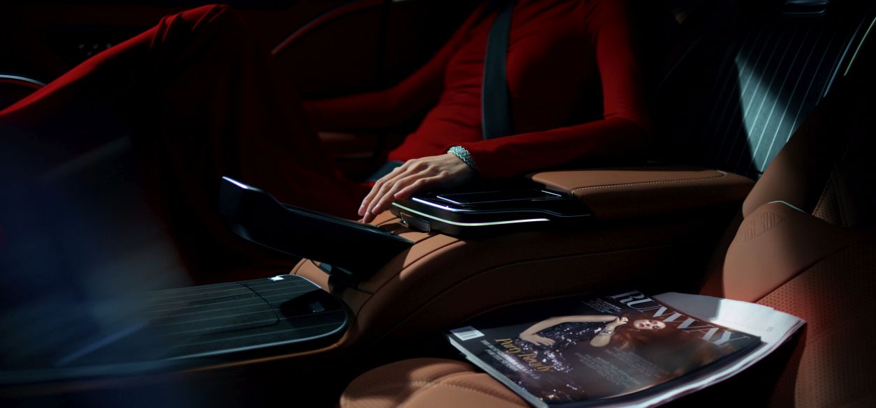 Mercedes-Maybach acompaña el estreno de El Diablo se viste a la moda 2