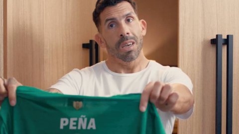 Con Carlos Tévez, draftLine lanza "Siempre con la nuestra" para Paceña