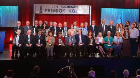 Distinguen a cuatro juristas cordobeses con el diploma al mérito de los Premios Konex