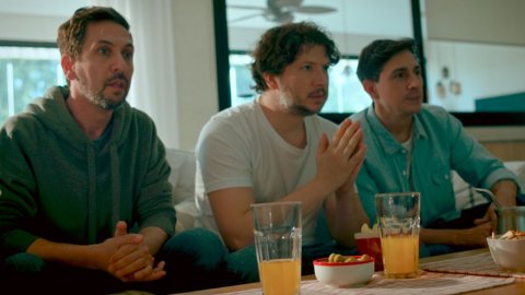 "Juntada con amigos", el nuevo spot Verisure sobre seguridad y tranquilidad en el hogar