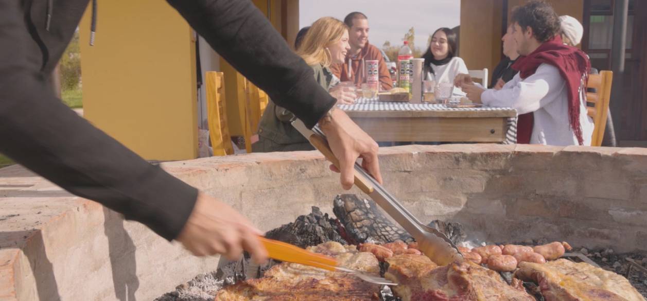 Coto lanza una campaña que resignifica la experiencia de compra en sus tiendas