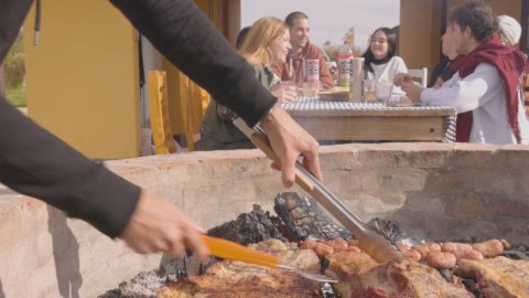 Coto lanza una campaña que resignifica la experiencia de compra en sus tiendas