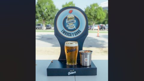 El desafío viral de Manu Ginóbili llega a los bares: embocar el maní y disfrutar cerveza gratis para alentar a Argentina