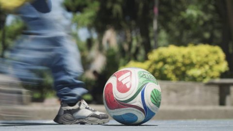DIRECTV suma a su grilla "La cancha imaginaria", la serie que une fútbol e infancia en América Latina