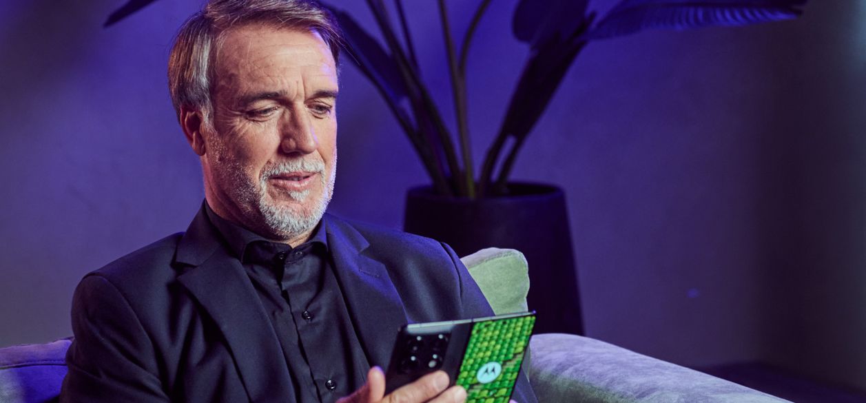 Motorola presentó su equipo titular para el Mundial con figuras del fútbol