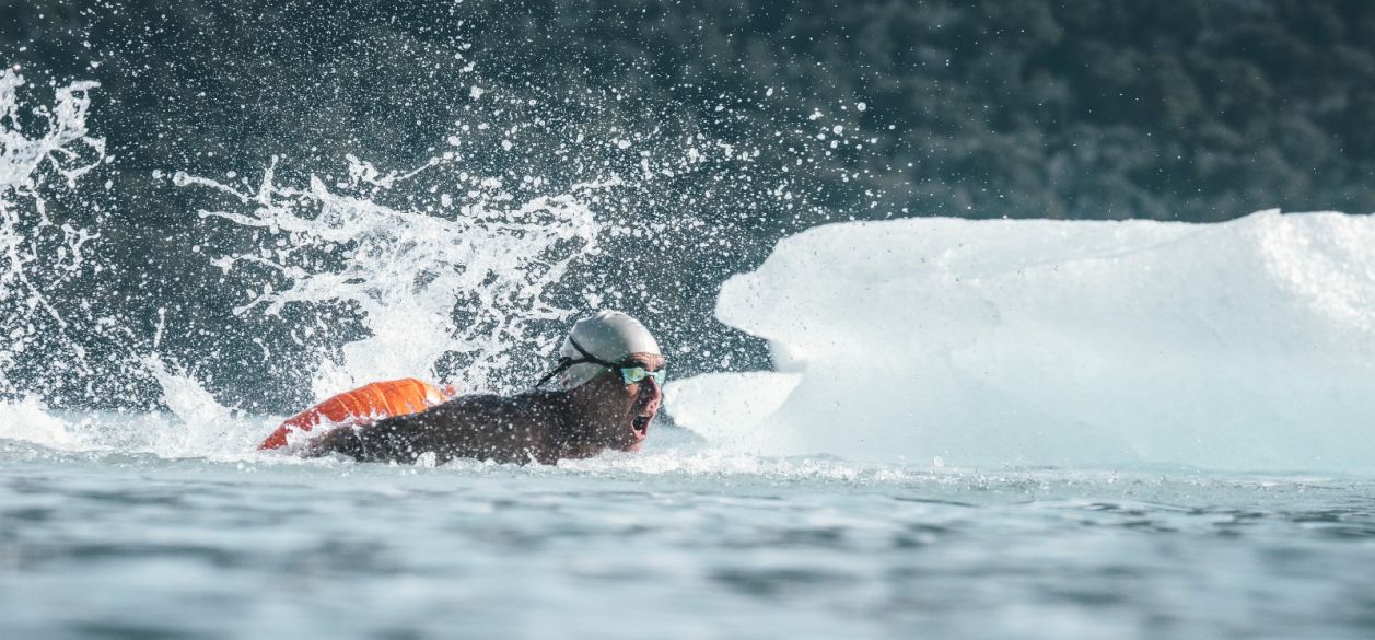 Comienza en la Winter Swimming World Cup 2026: atletas de distintos países competirán frente al glaciar Perito Moreno