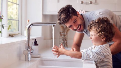 Seis consejos de Amanco Wavin para hablar con los niños sobre la importancia del cuidado del agua