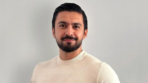 Del influencer aspiracional al creador cercano: la nueva batalla por la autoridad cultural
