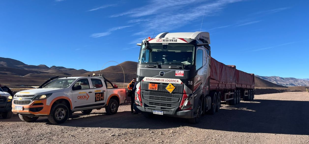 Volvo, MERCOMAR y Vulcano completaron una operación inédita con un bitren de 75 toneladas en la cordillera