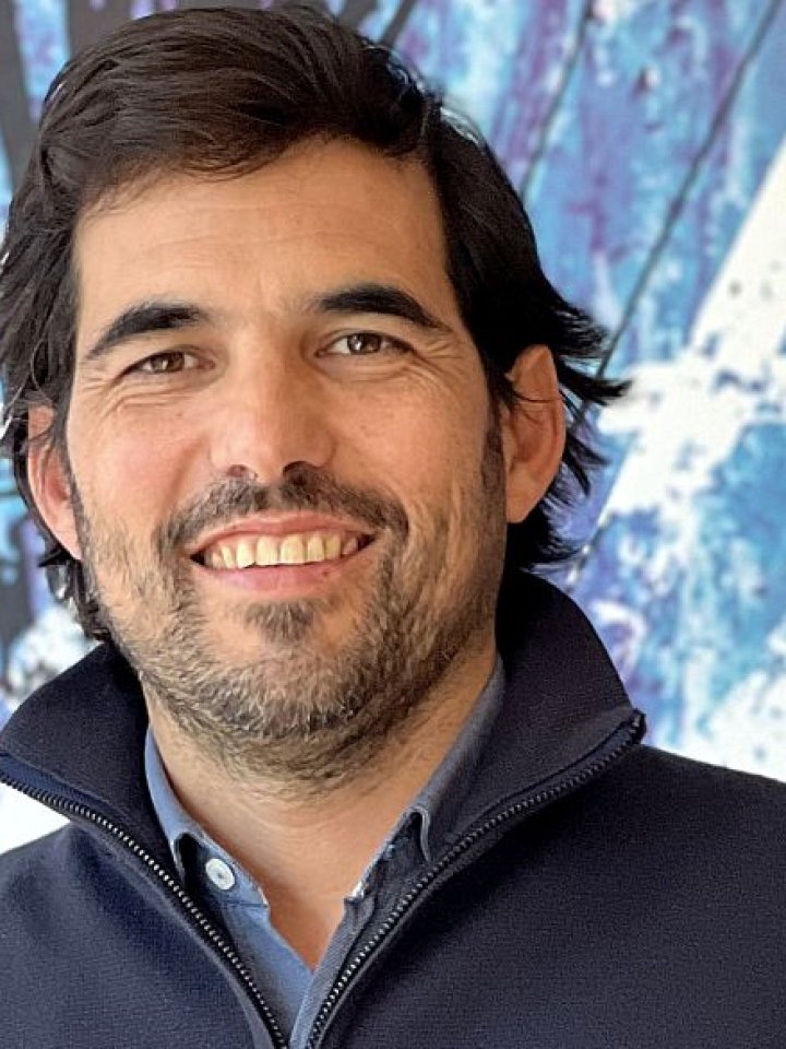 La nueva frontera del marketing digital: Del clic transaccional a la presencia algorítmica