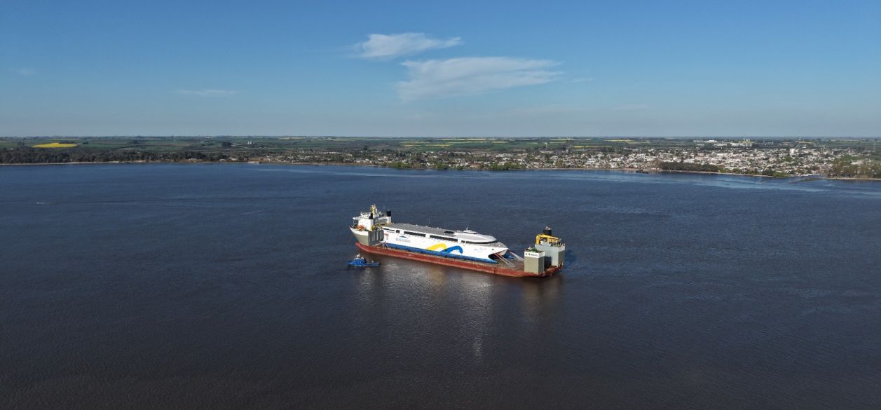 Uruguay recibe al China Zorrilla: el ferry 100% eléctrico más grande del mundo ya está en el Río de la Plata