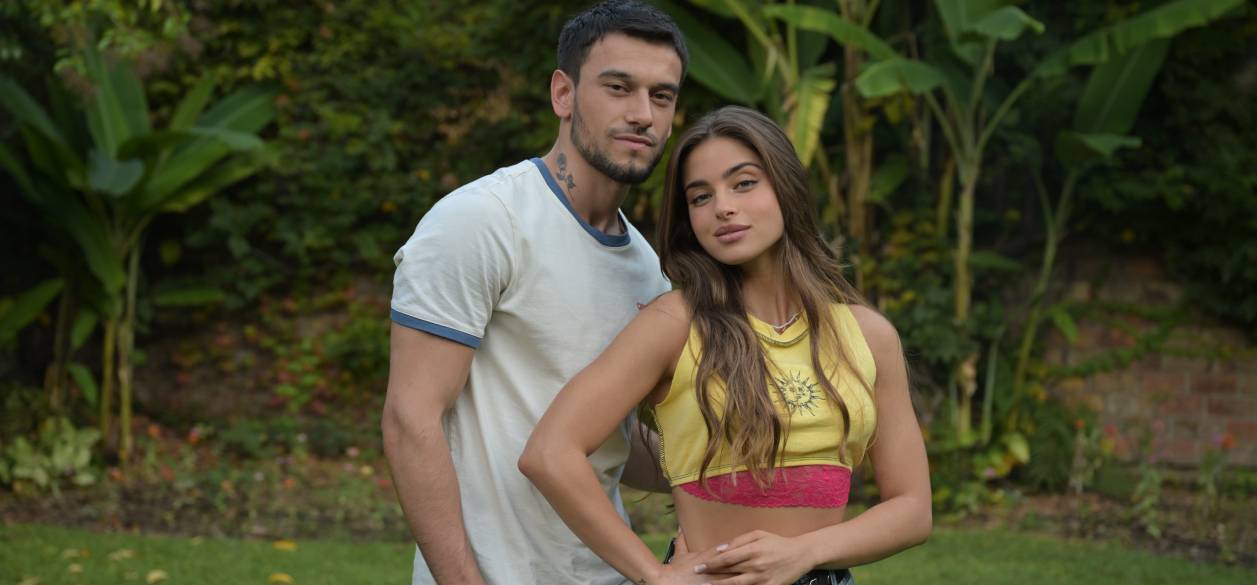 Llega a América TV la nueva ficción "Mirame así, el camino de Noa"