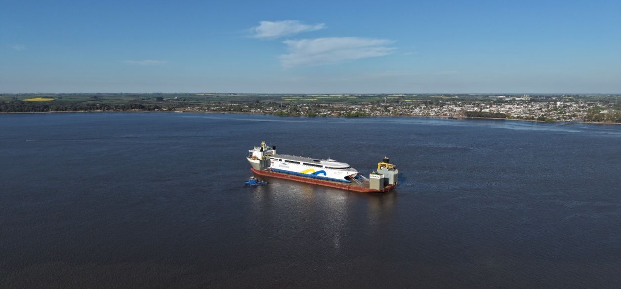 Uruguay recibe al China Zorrilla: el ferry 100% eléctrico más grande del mundo ya está en el Río de la Plata