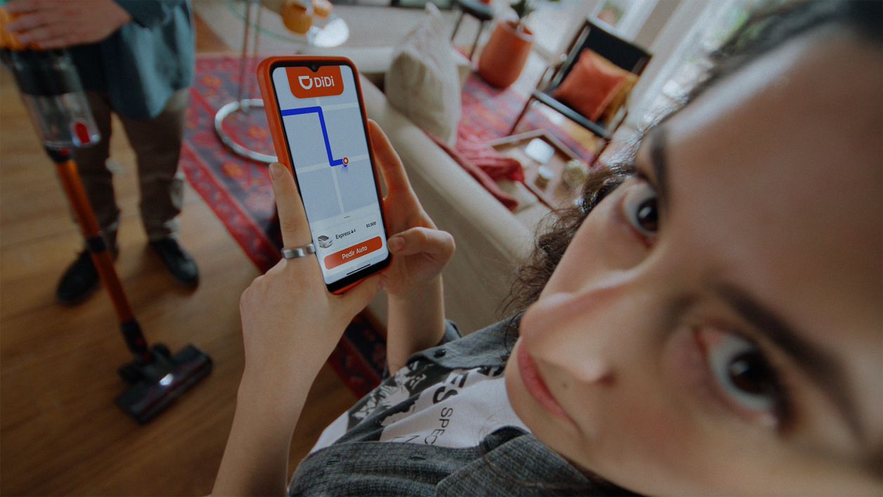 DiDi presenta “Pedís. Te vas.”, una campaña de GUT que convierte la disponibilidad en la mejor salida