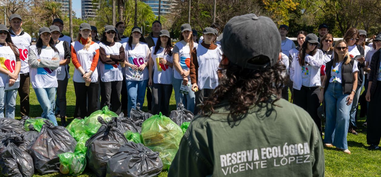 NESTLÉ impulsó una jornada de limpieza de costas en Vicente López para concientizar sobre el cuidado del ambiente